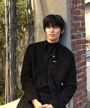 크롭 스웨이드 바이커 자켓_BLACK