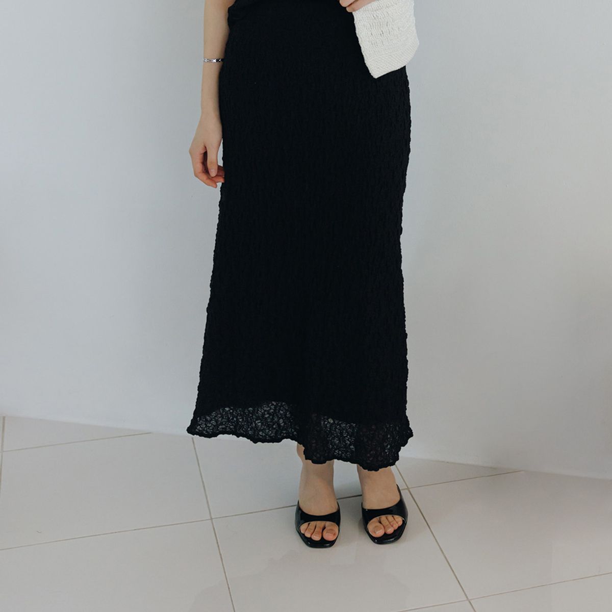 호와스(HOWUS) BLISS RIPPLE H-LINE SKIRT (BLACK)