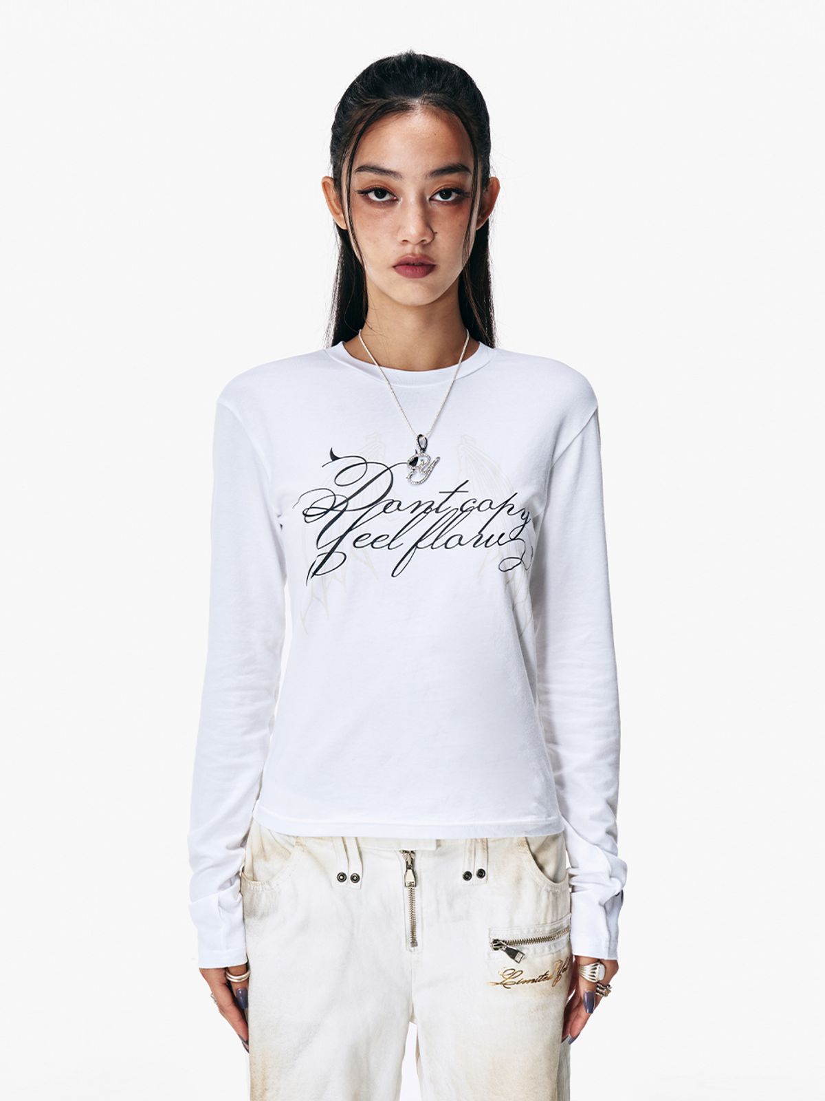 와이이이엘(YEEL) WING LETTERING LONG SLEEVE TOP WHITE