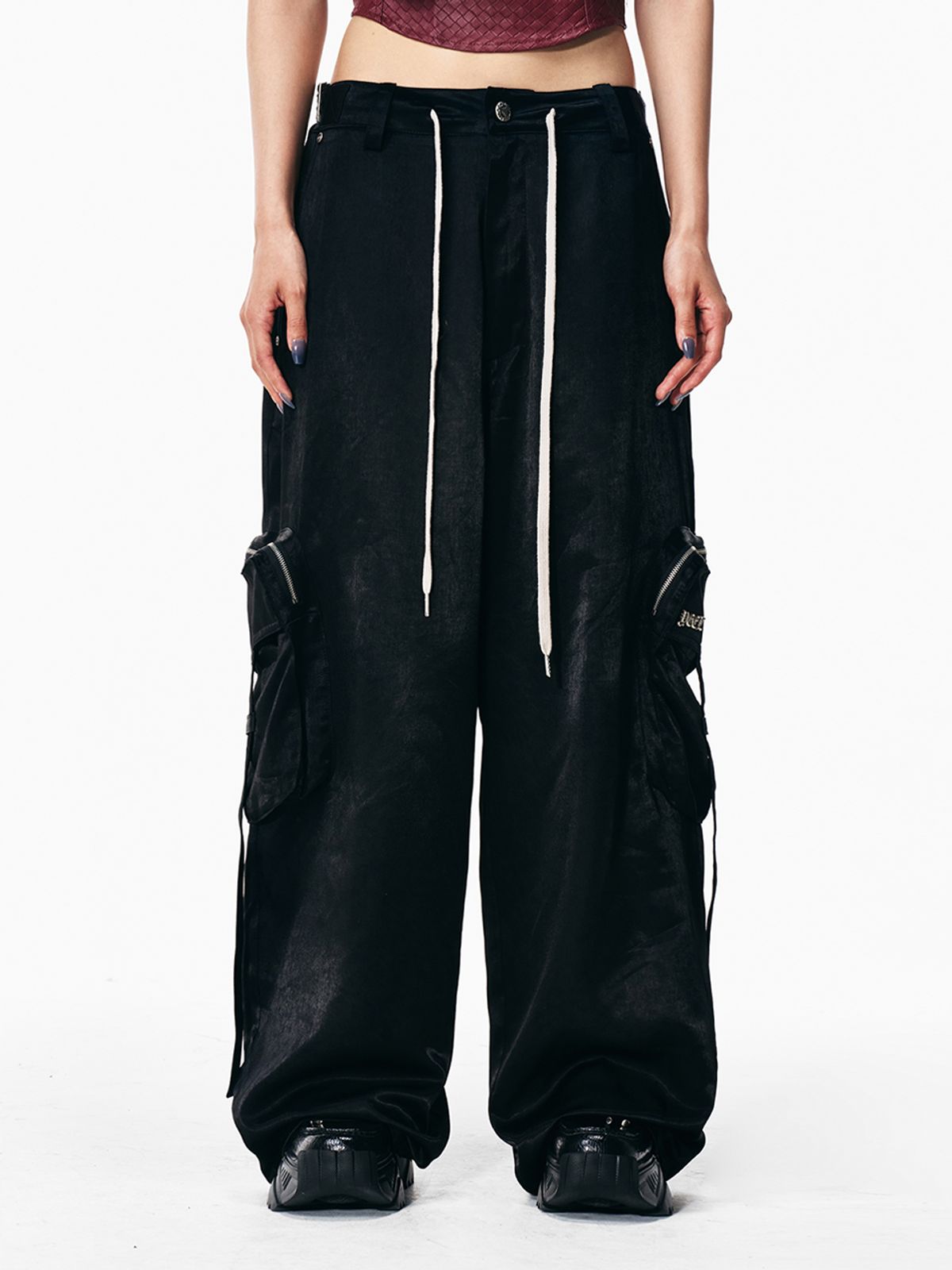 와이이이엘(YEEL) GLOSSY POCKET WIDE SLACKS BLACK