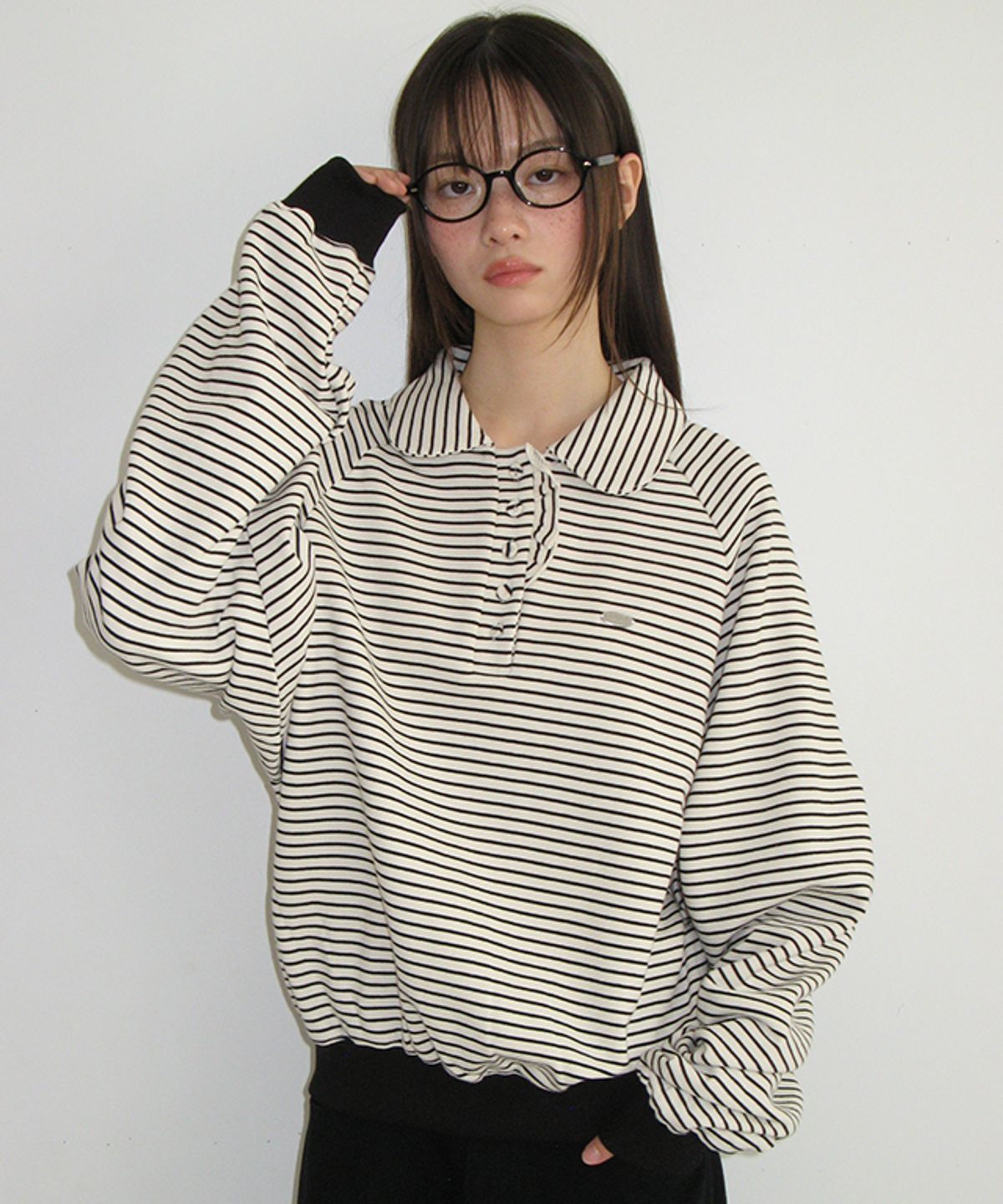 론론(RONRON) HENRYNECK FRILL POINT SWEATSHIRT ECRU BLACK STRIPE