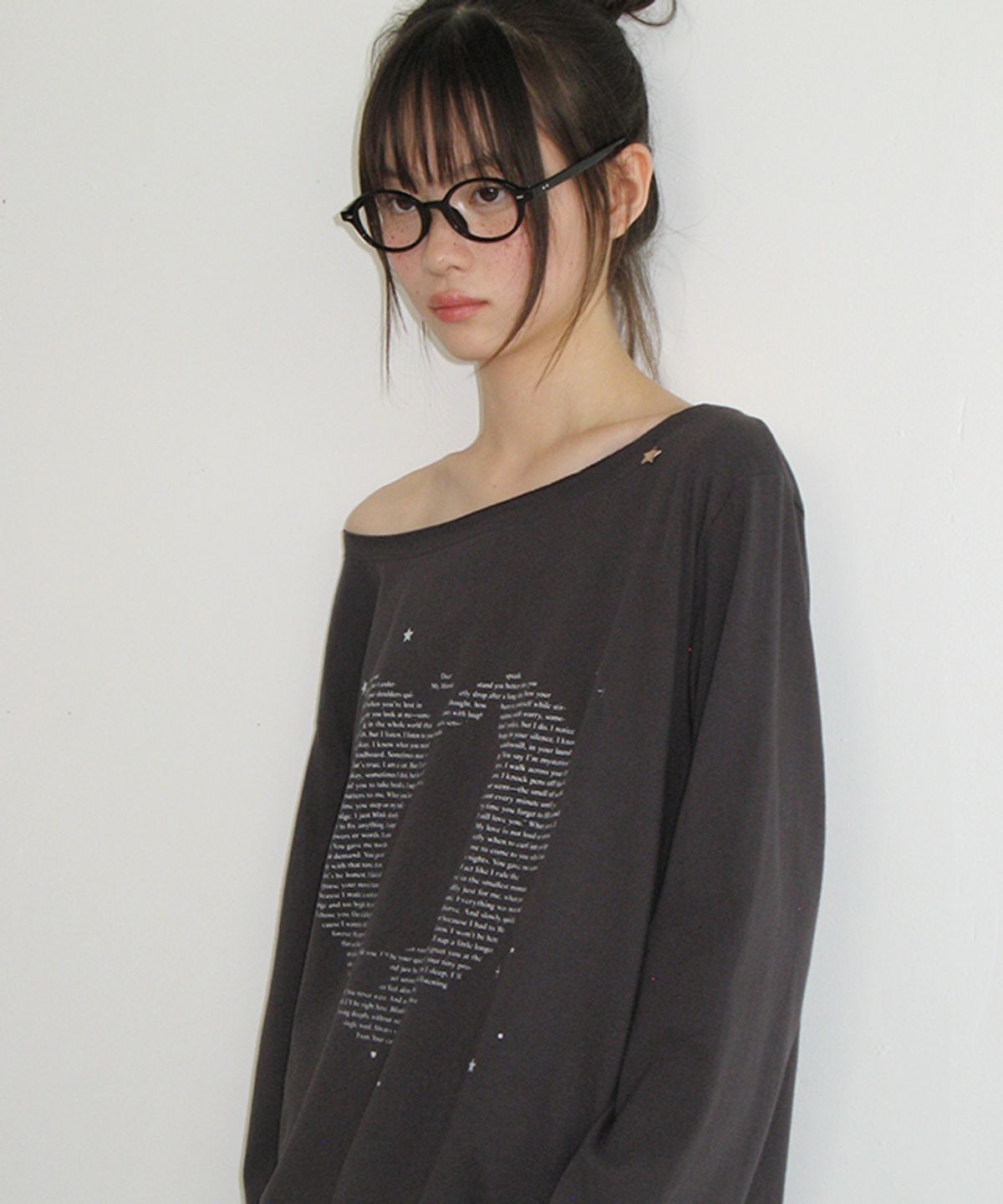 론론(RONRON) TYPE CAT OFF SHOULDER LONG SLEEVE CHARCOAL