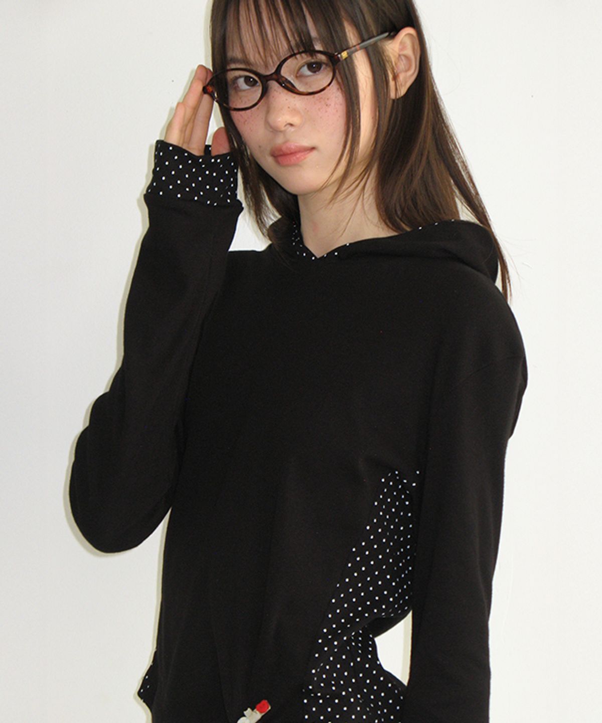 론론(RONRON) DOT PANEL SLIM HOODIE LONG SLEEVE BLACK