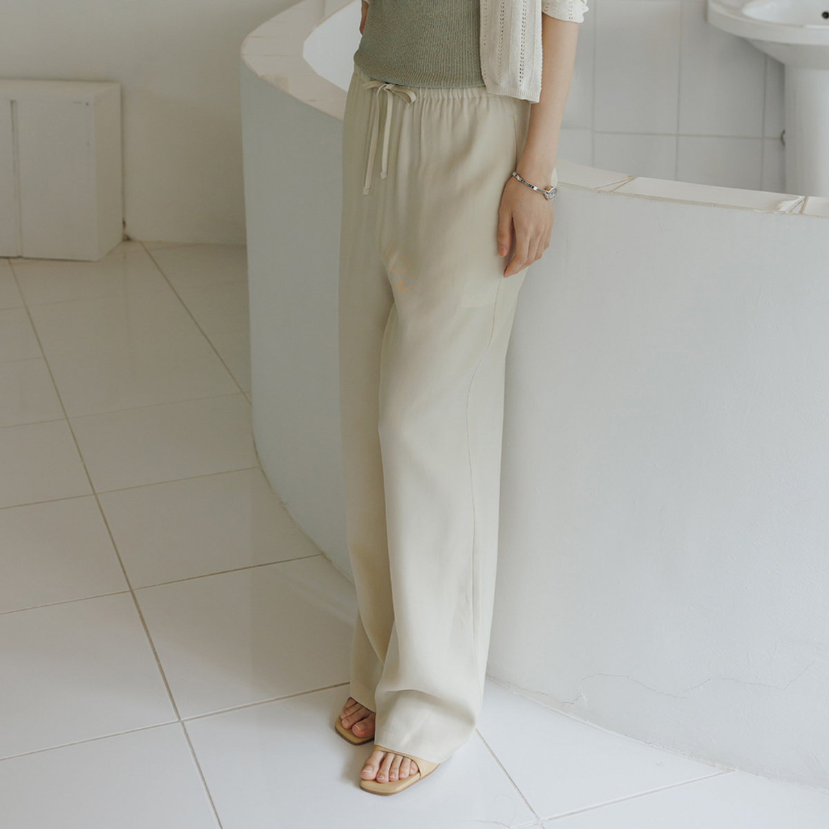 호와스(HOWUS) VEIL TENCEL GABARDINE PANTS (LIGHT BEIGE)