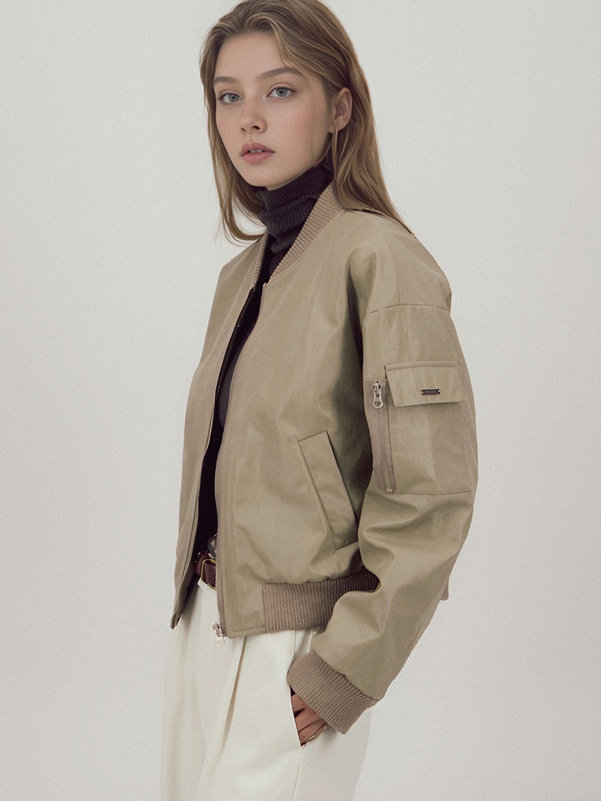 아쿠드(ACUD) Glossy Bomber Jacket _Beige