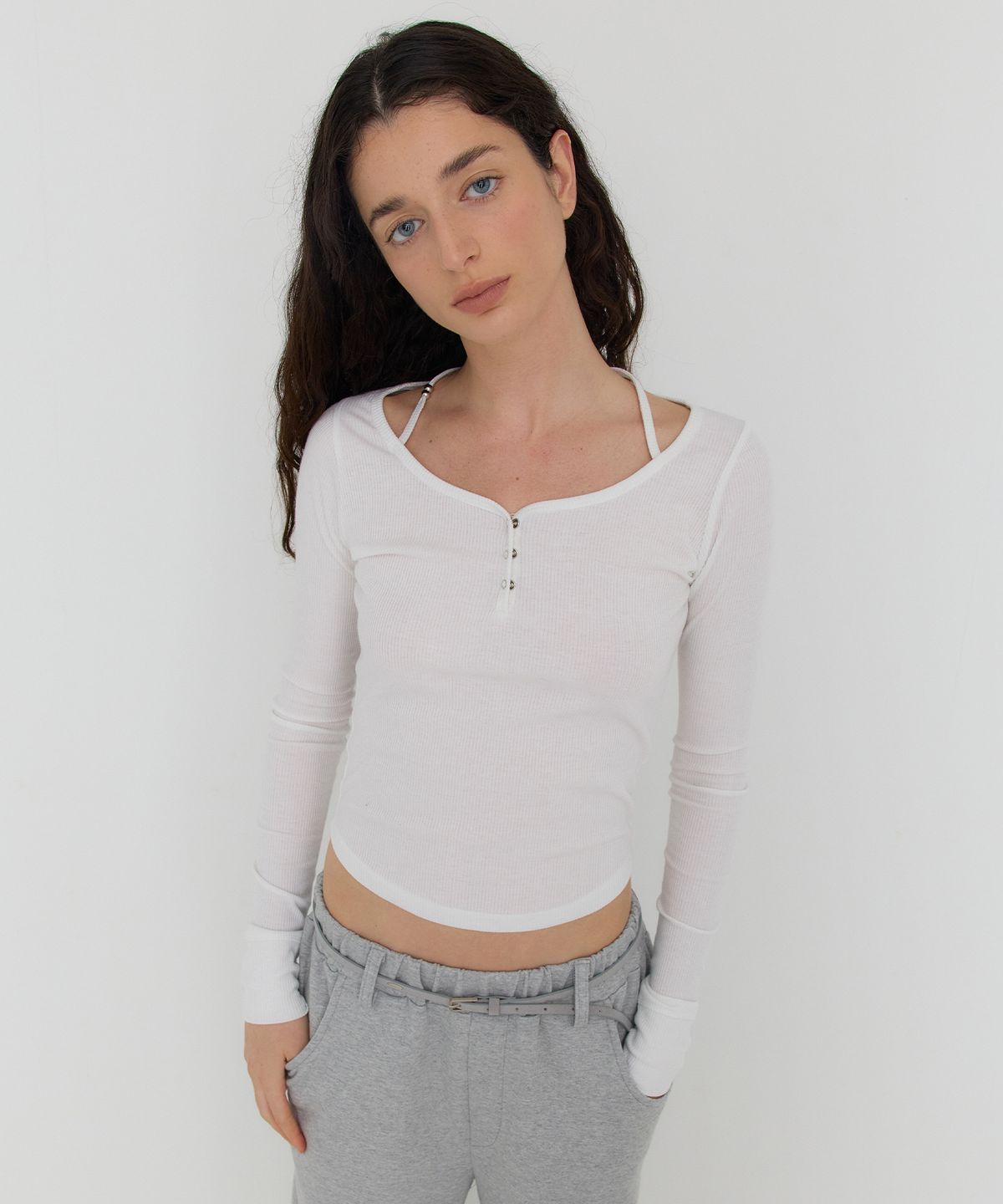 디어스토커(DEARSTALKER) ROMY HALTER LAYERED BUTTON T - WHITE