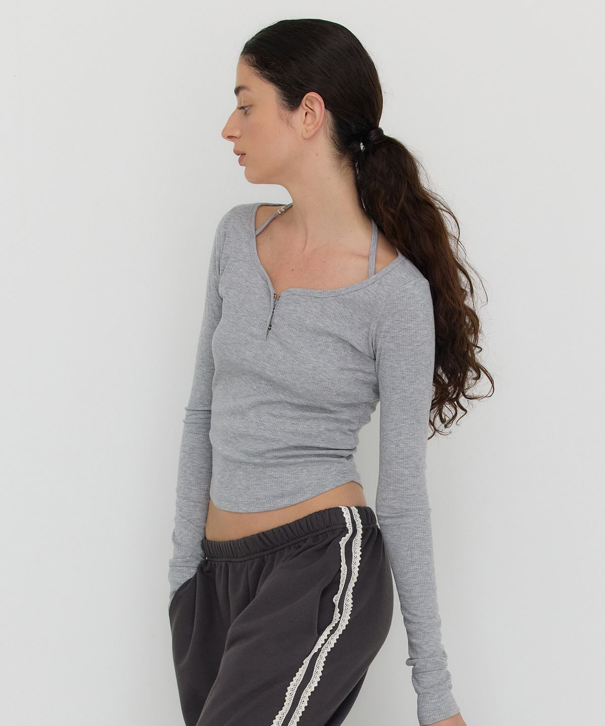디어스토커(DEARSTALKER) ROMY HALTER LAYERED BUTTON T - GREY
