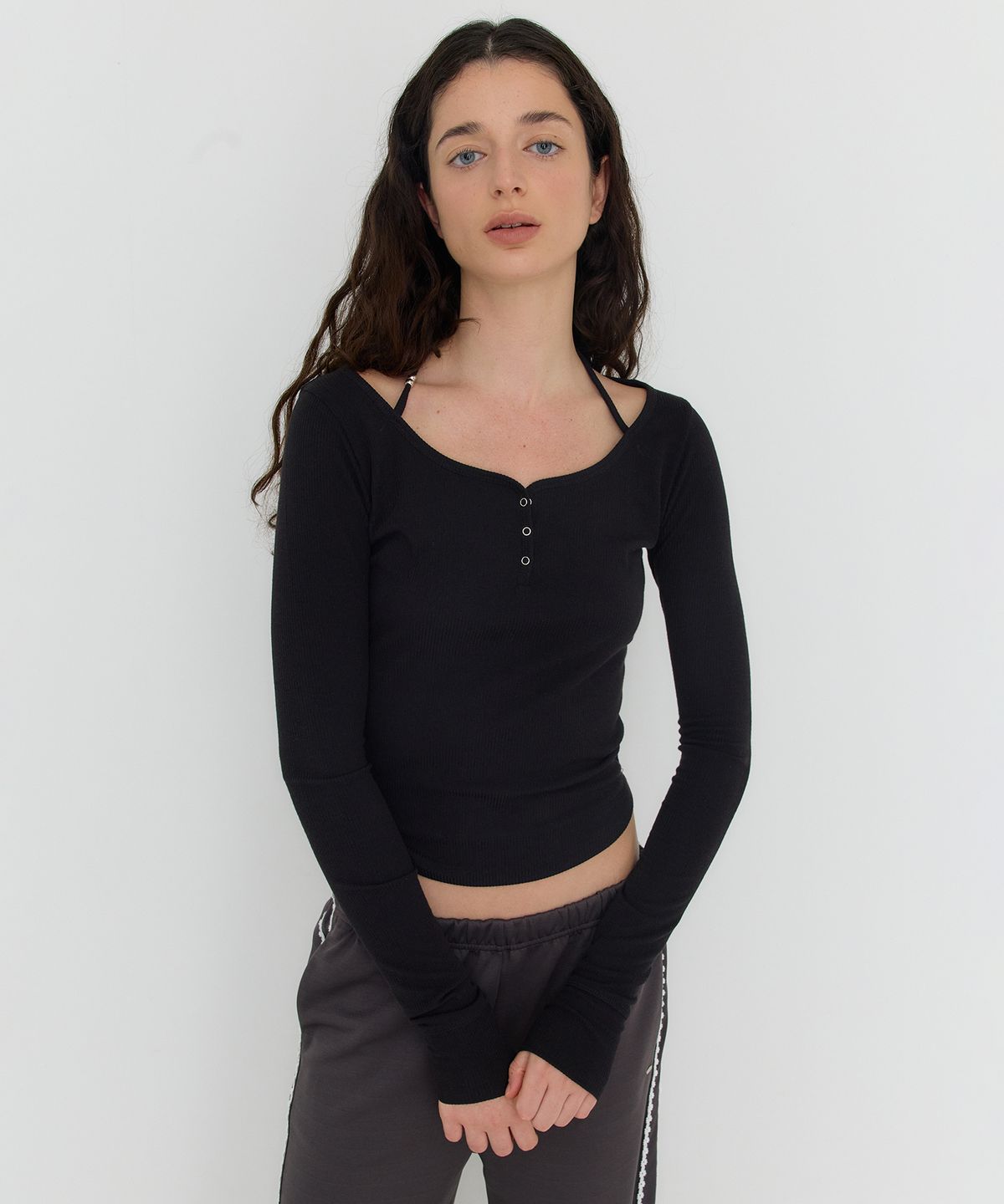 디어스토커(DEARSTALKER) ROMY HALTER LAYERED BUTTON T - BLACK