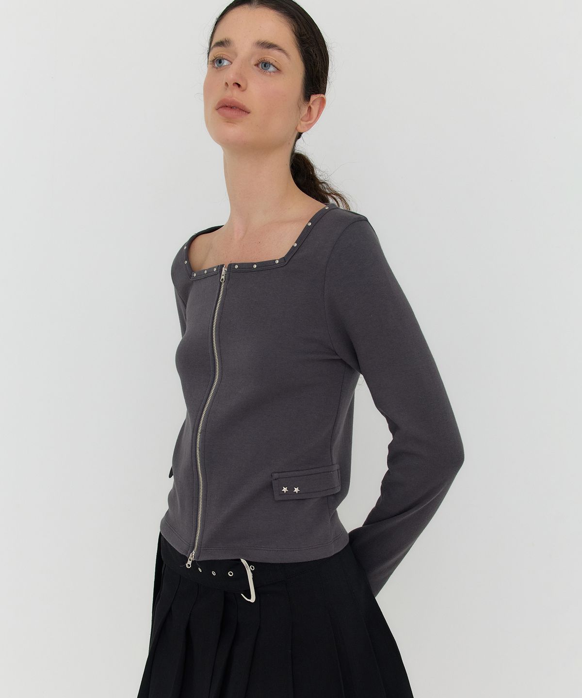 디어스토커(DEARSTALKER) SOLID SQUARE-NECK ZIP-UP - CHARCOAL