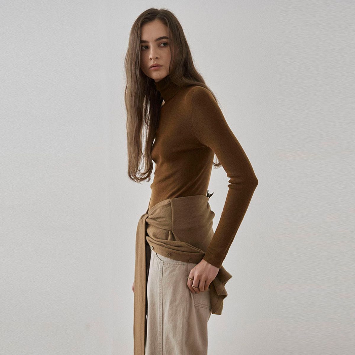 씨커슨(CKUSUN) BIELLA WOOL BLEND HIGH NECK KNIT TOP - CAMEL