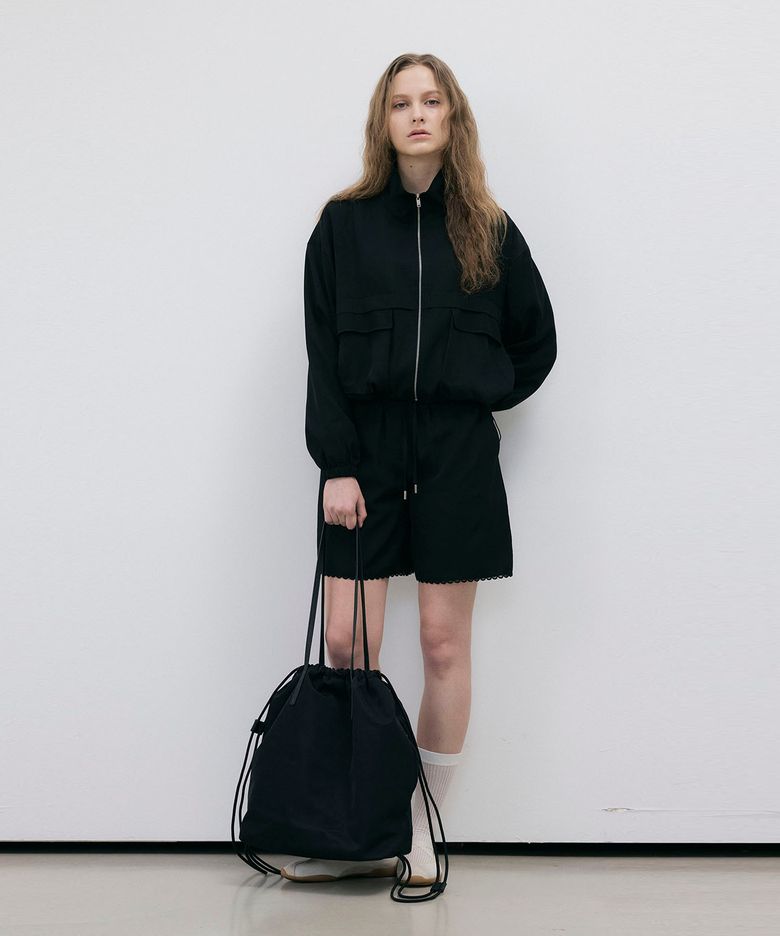 GLOSSY TEXTURE VOLUM POCKET JUMPER - BLACK