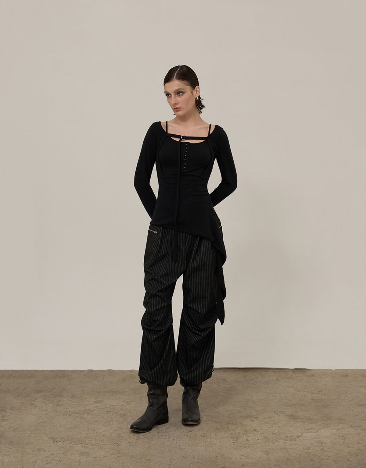 엠엠더블유(MMW) [MMW] TWO TUCK STRIPE PANTS (BLACK)