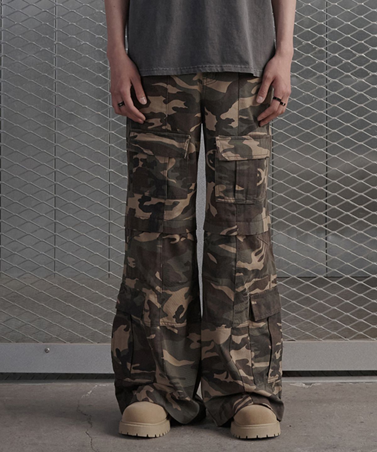 르렌느(LERENNE) Multi Pocket Cargo Flare Camo Pants - Camo