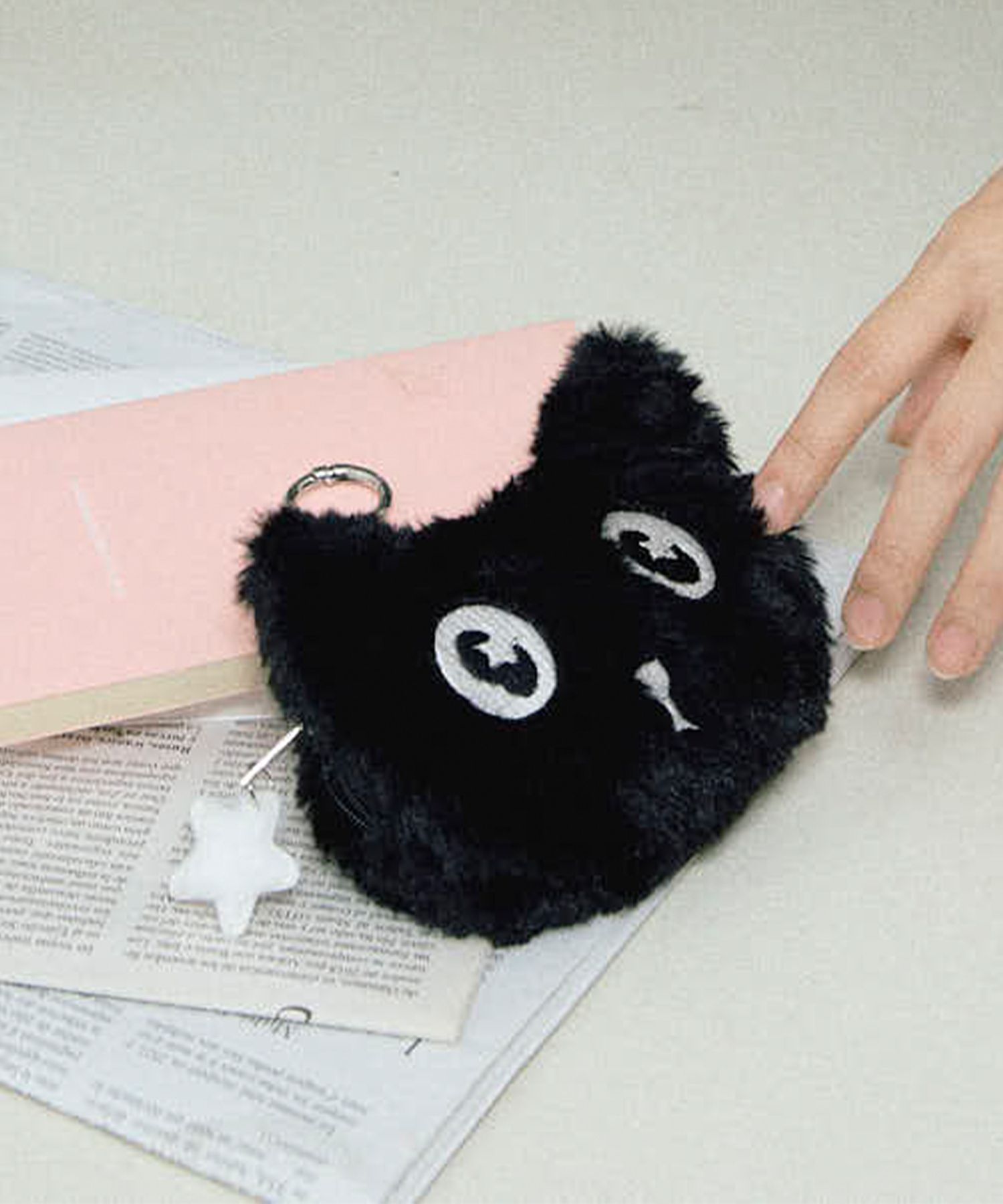 MUSINSA公式 | YOUHEE FLUFFY CAT POUCH KEYRING BLACK