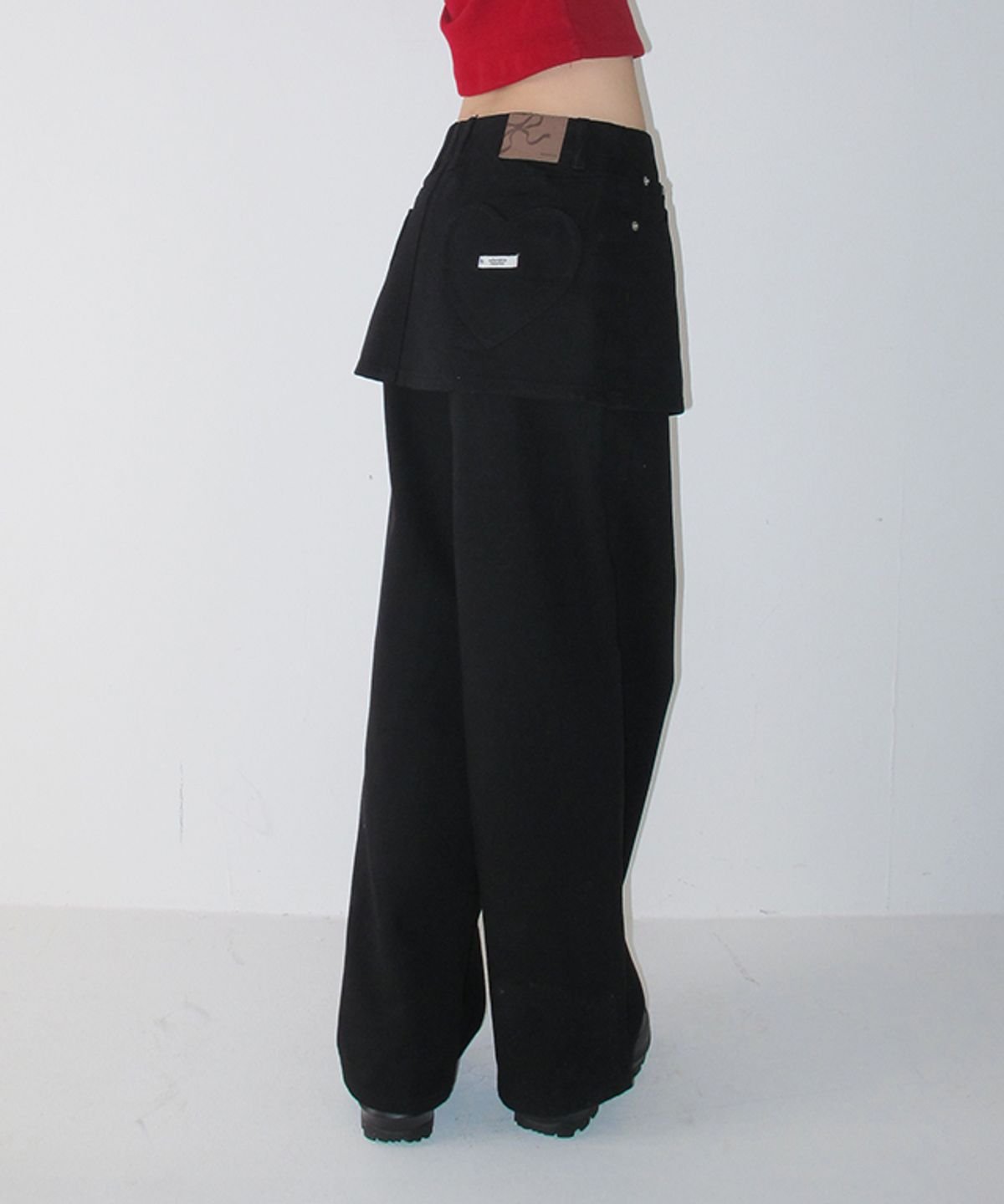 론론(RONRON) HEART POCKET DENIM SKIRT LAYERED PANTS BLACK