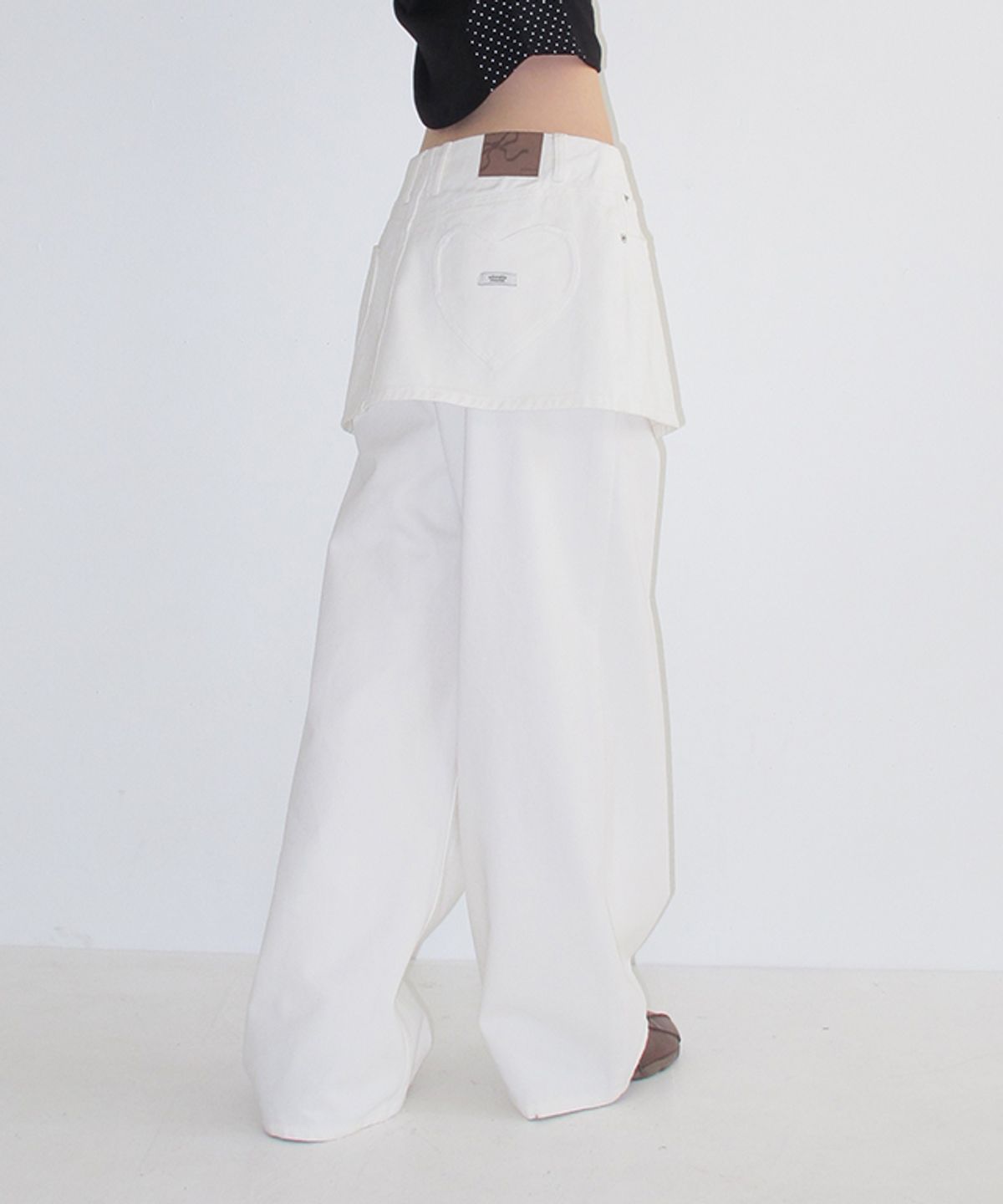 론론(RONRON) HEART POCKET DENIM SKIRT LAYERED PANTS WHITE