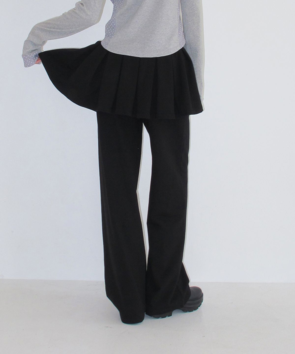 론론(RONRON) PEPLUM RUFFLE PANTSKIRT BLACK