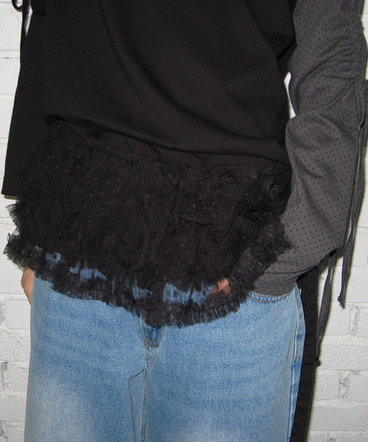 론론(RONRON) FLUFFY DOT RUFFLE MESH BELT BLACK