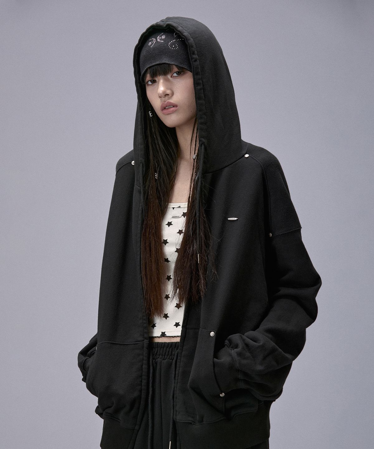 키치앤키스(KITSCH&KISS) Back Print Zip-Up Hoodie (25FOU-HDZP01) BLACK