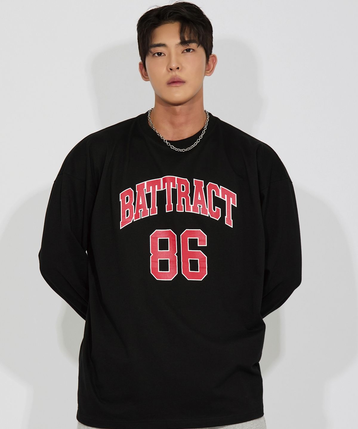 베트랙트(BATTRACT) BACK 넘버 아치 그래픽 롱 슬리브 블랙