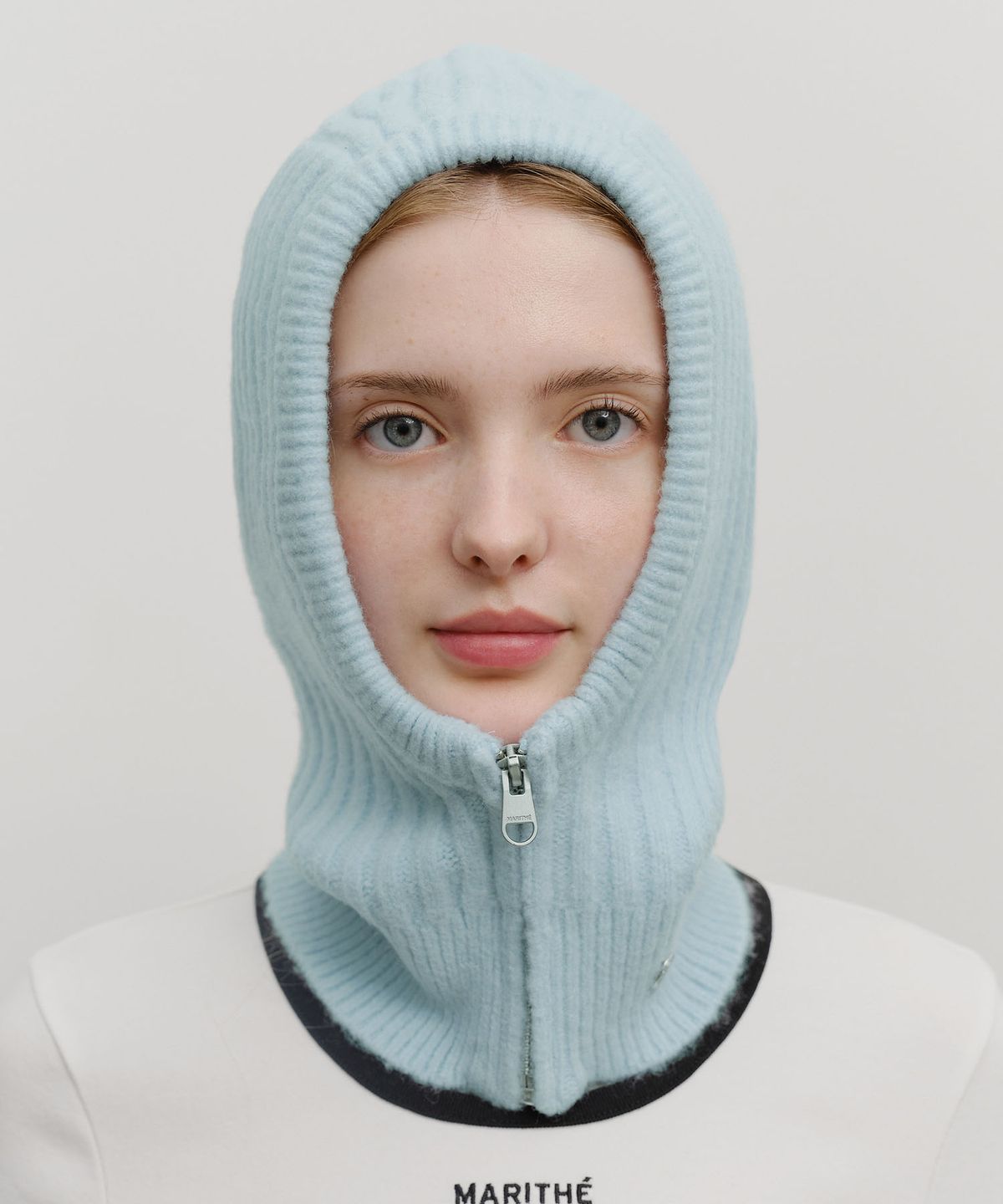 마리떼 프랑소와 저버(MARITHÉ + FRANҪOIS GIRBAUD) CIRCLE LOGO ZIP UP BALACLAVA sky blue