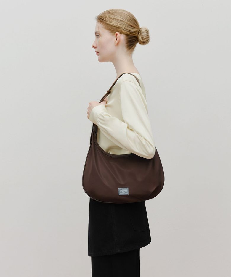CLASSIC LOGO ROUND SHOULDER BAG brown