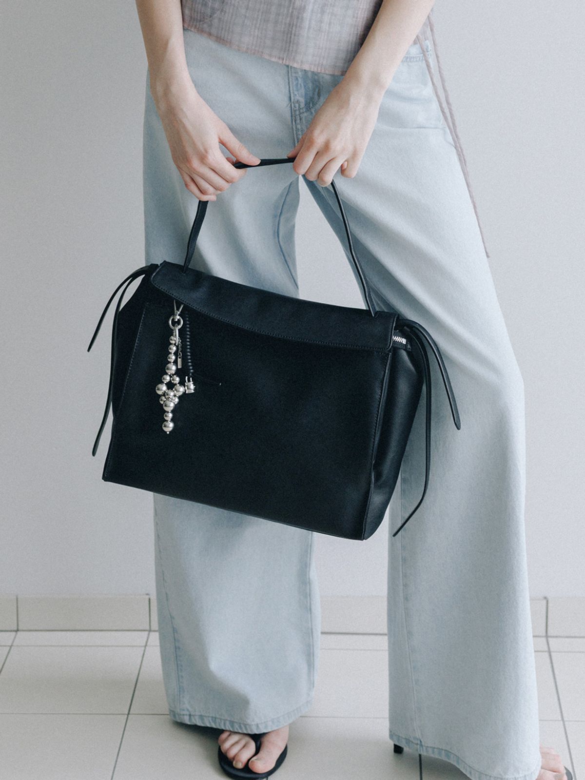 루에브르(LOEUVRE) Trapeze Shoulder Large FA5AB343-FH