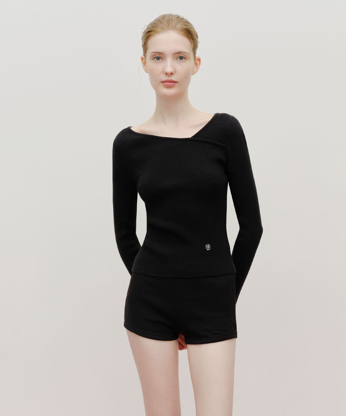 마리떼 프랑소와 저버(MARITHÉ + FRANҪOIS GIRBAUD) W CIRCLE LOGO NECK POINT KNIT black