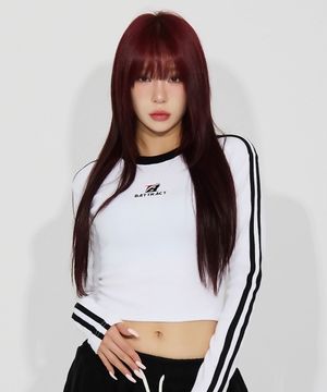 우먼스 트랙라인 스포티 로고 티셔츠_화이트