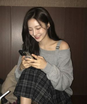 버클 원숄더 맨투맨 멜란지