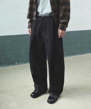 9200 원턱 코튼 팬츠 - 블랙