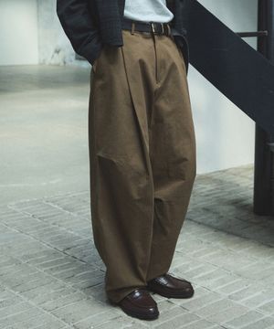 9200 원턱 코튼 팬츠 - 브라운