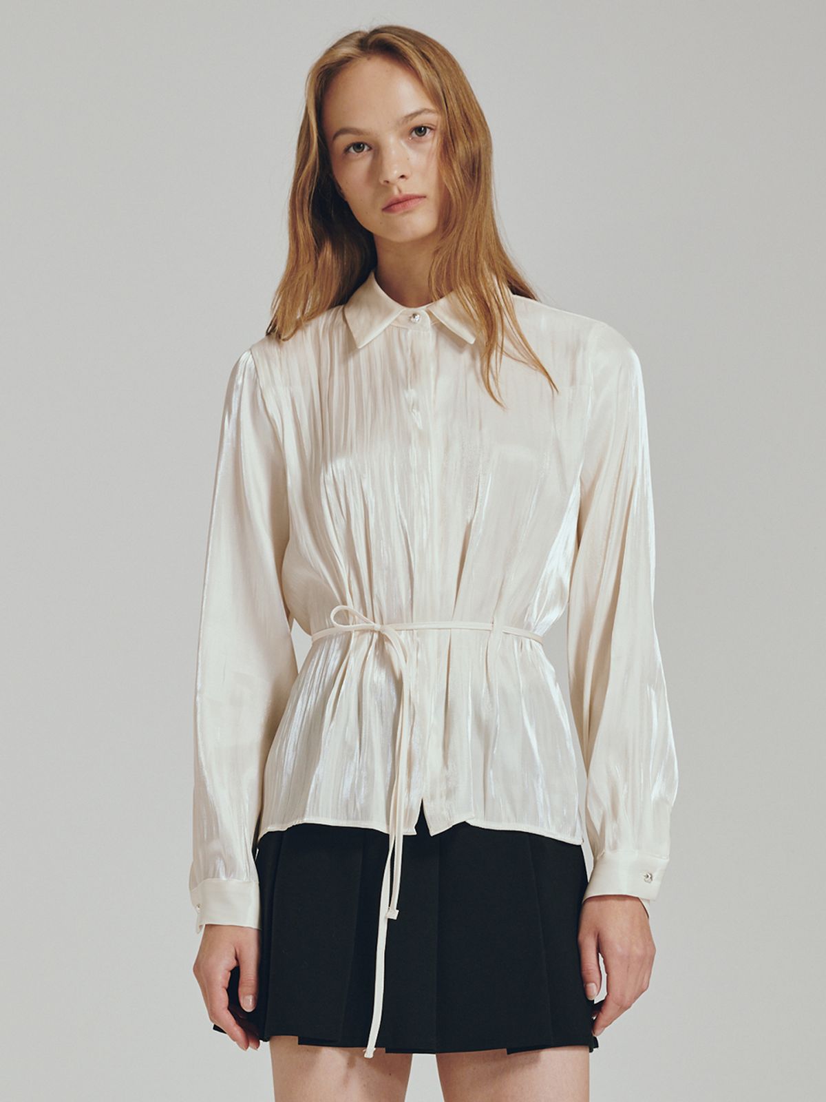 누브(NOUVE) 글로시 벨티드 블라우스 - 크림 / Glossy Belted Blouse - Cream