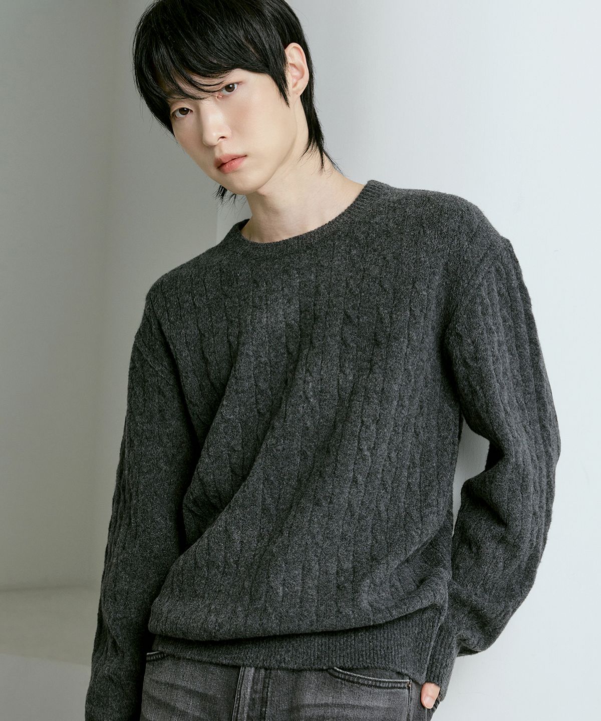 210에디트(210EDIT) 포실니트 케이블 라운드 니트 [차콜]_ZF4SW094