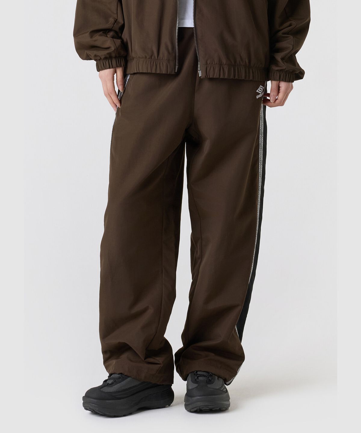 엄브로(UMBRO) HBL OG 헤리티지 와이드 & 조거 2WAY 팬츠 브라운(UQ321CPT93)