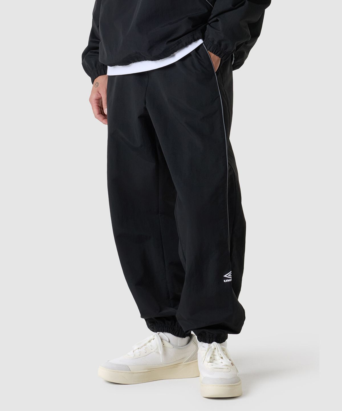 엄브로(UMBRO) HBL 엔지니어드 크루 우븐 조거 팬츠 블랙(UQ323CPT97)