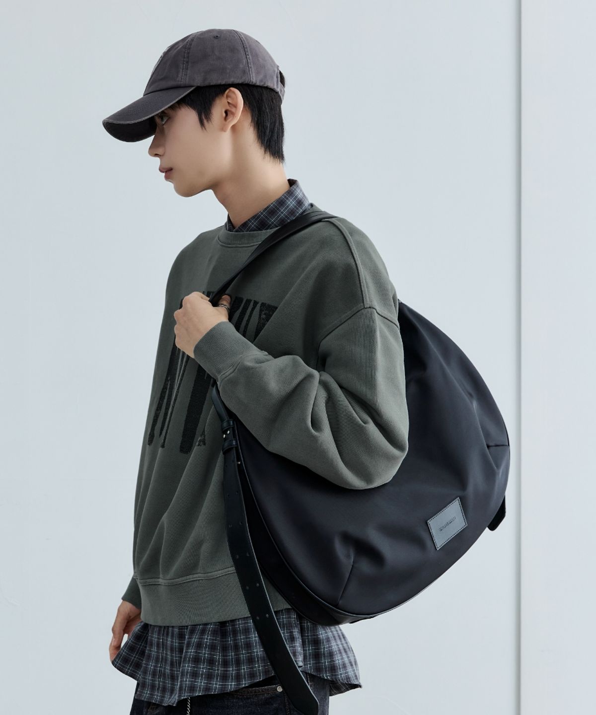 메종미네드(MAISON MINED) BIG SIDE STRAP HOBO BAG BLACK