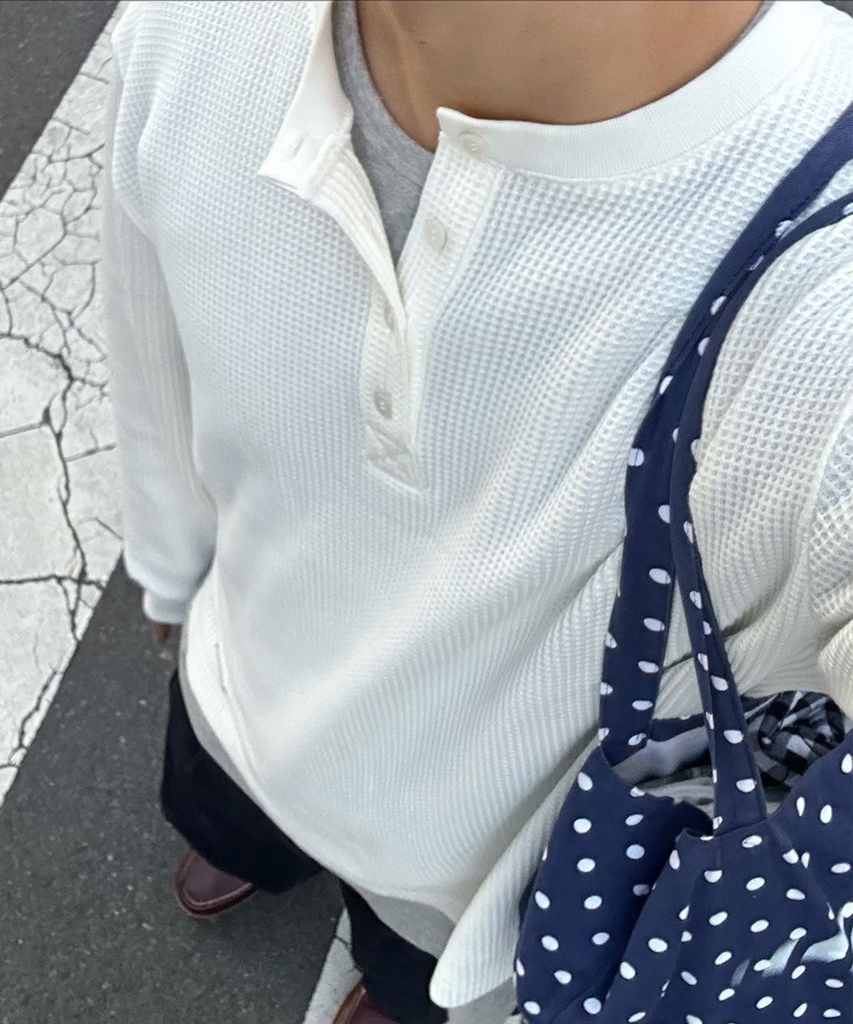 메종미네드(MAISON MINED) BASIC WAFFLE HENLEY NECK CREAM