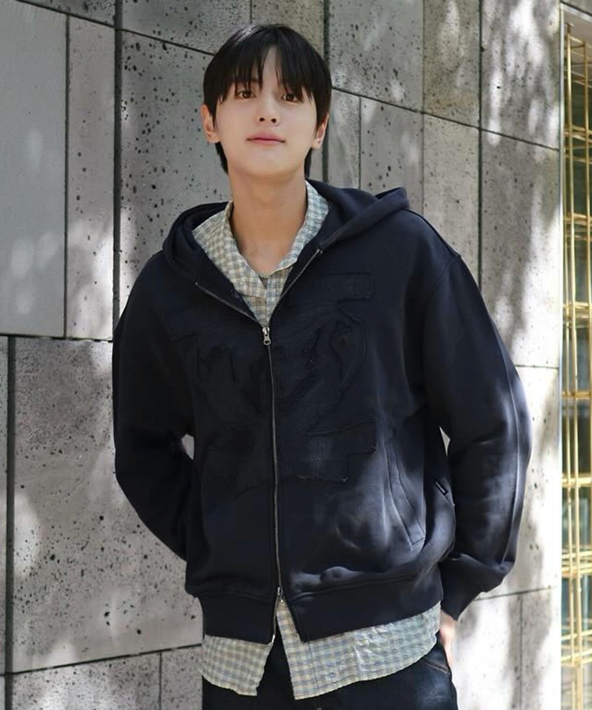 메종미네드(MAISON MINED) DOODLE HEART APPLIQUE HOOD ZIP UP NAVY