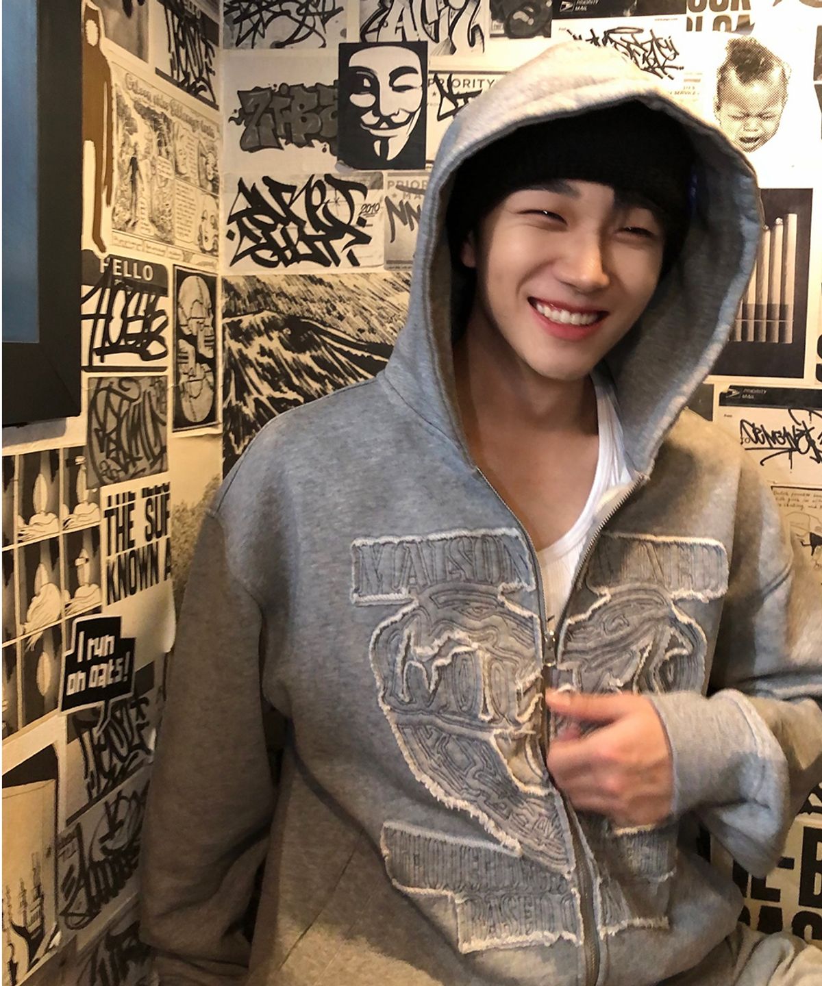 메종미네드(MAISON MINED) DOODLE HEART APPLIQUE HOOD ZIP UP MELANGE GRAY