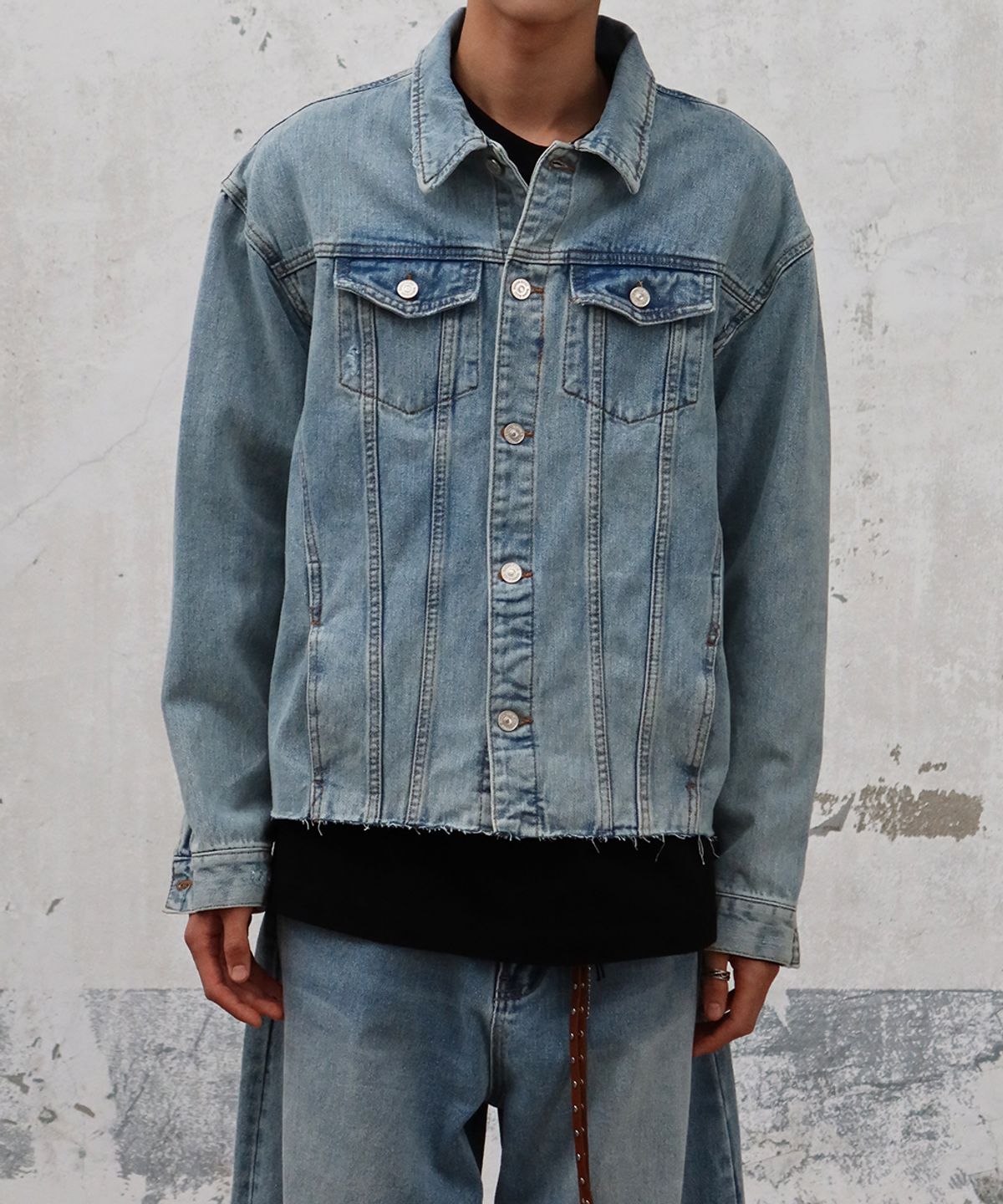 메종미네드(MAISON MINED) CUT OUT DENIM TRUCKER JACKET LIGHT BLUE