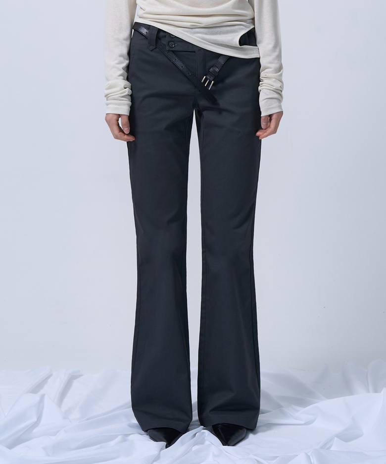 LOW-RISE TWO BUTTON BOOTS CUT PANTS (CHARCOAL)