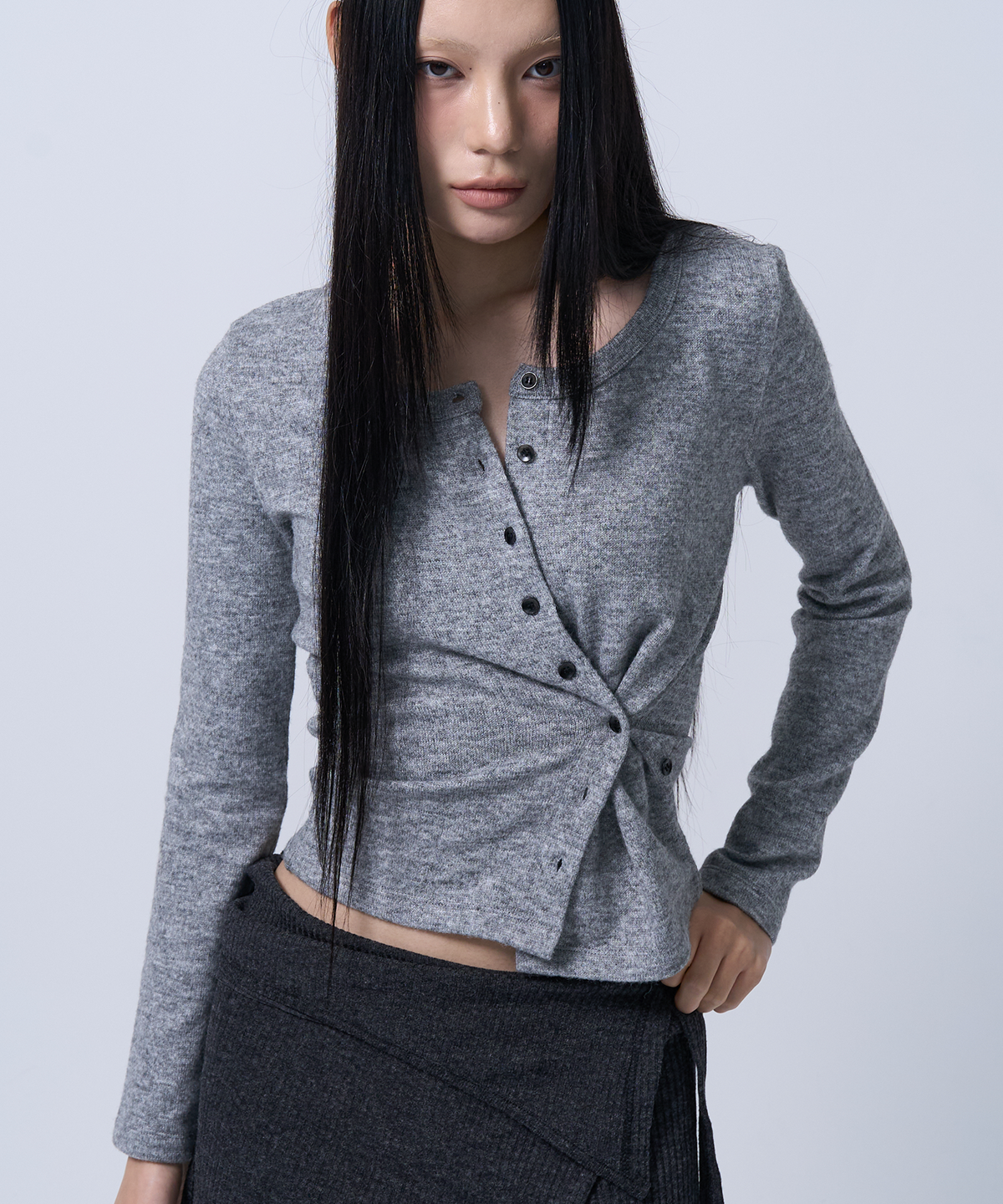 지제뮤지엄(ZIZEMUSEUM) SIDE BUTTON POINT KNIT CARDIGAN (MELANGE GRAY)