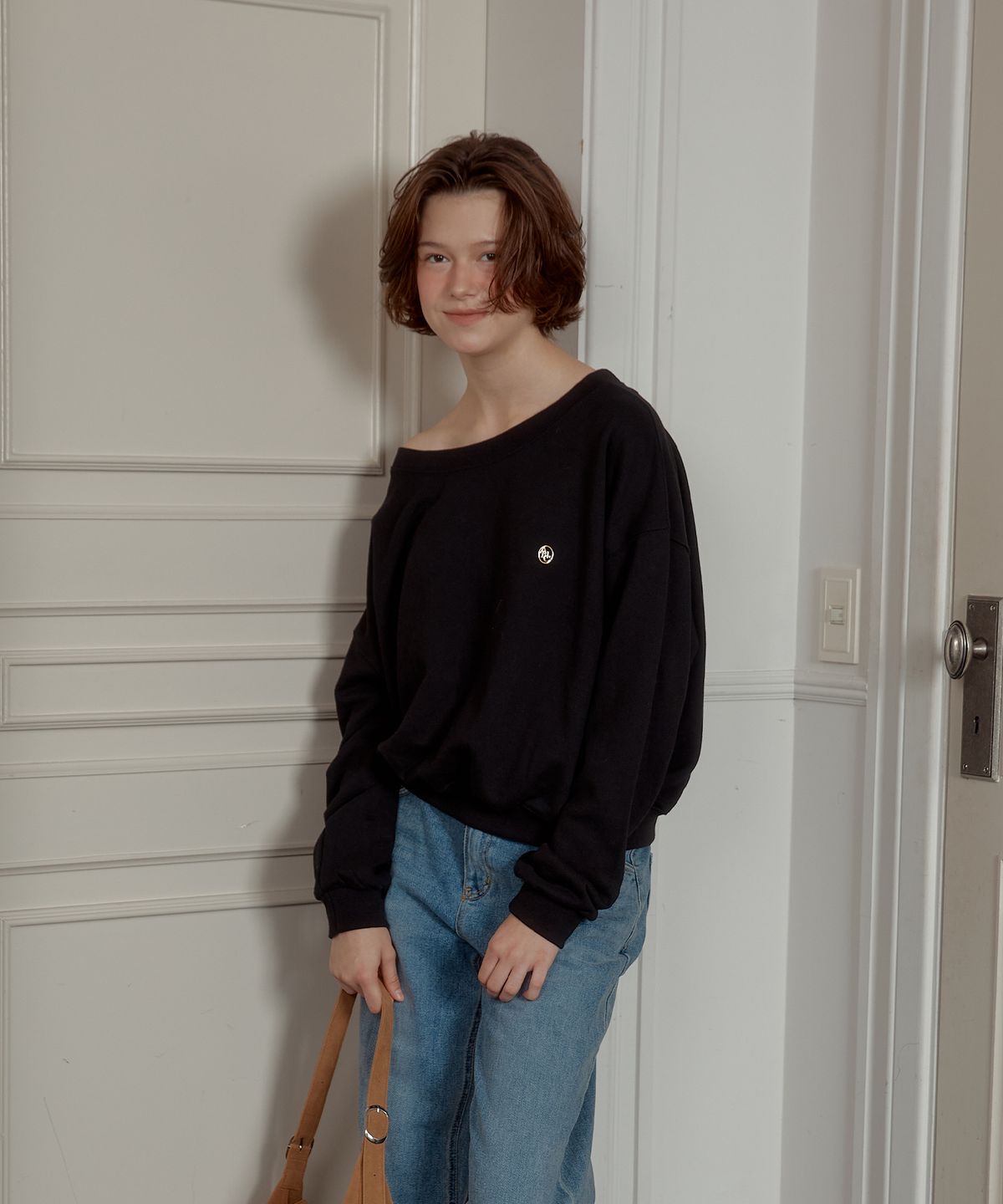 아노에틱(ANOETIC) ANC OFF-SHOULDER SWEATSHIRT_BLACK