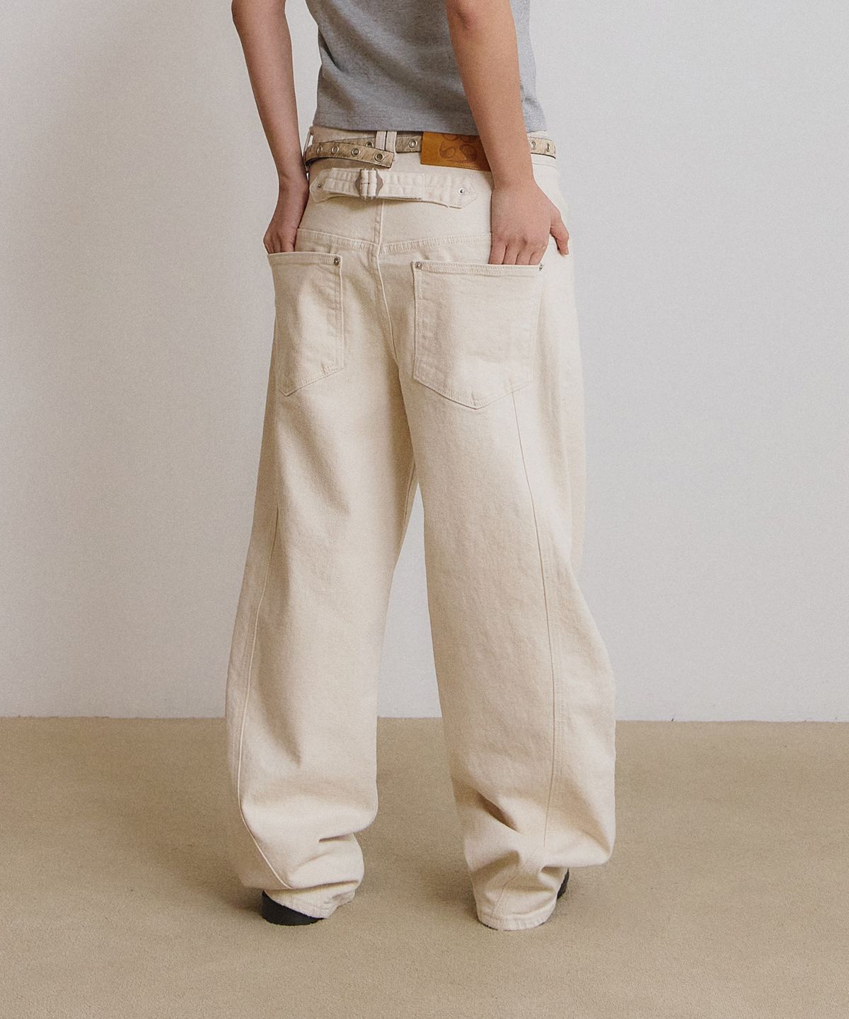 9999아카이브(9999ARCHIVE) Flow Slit Curved Pants