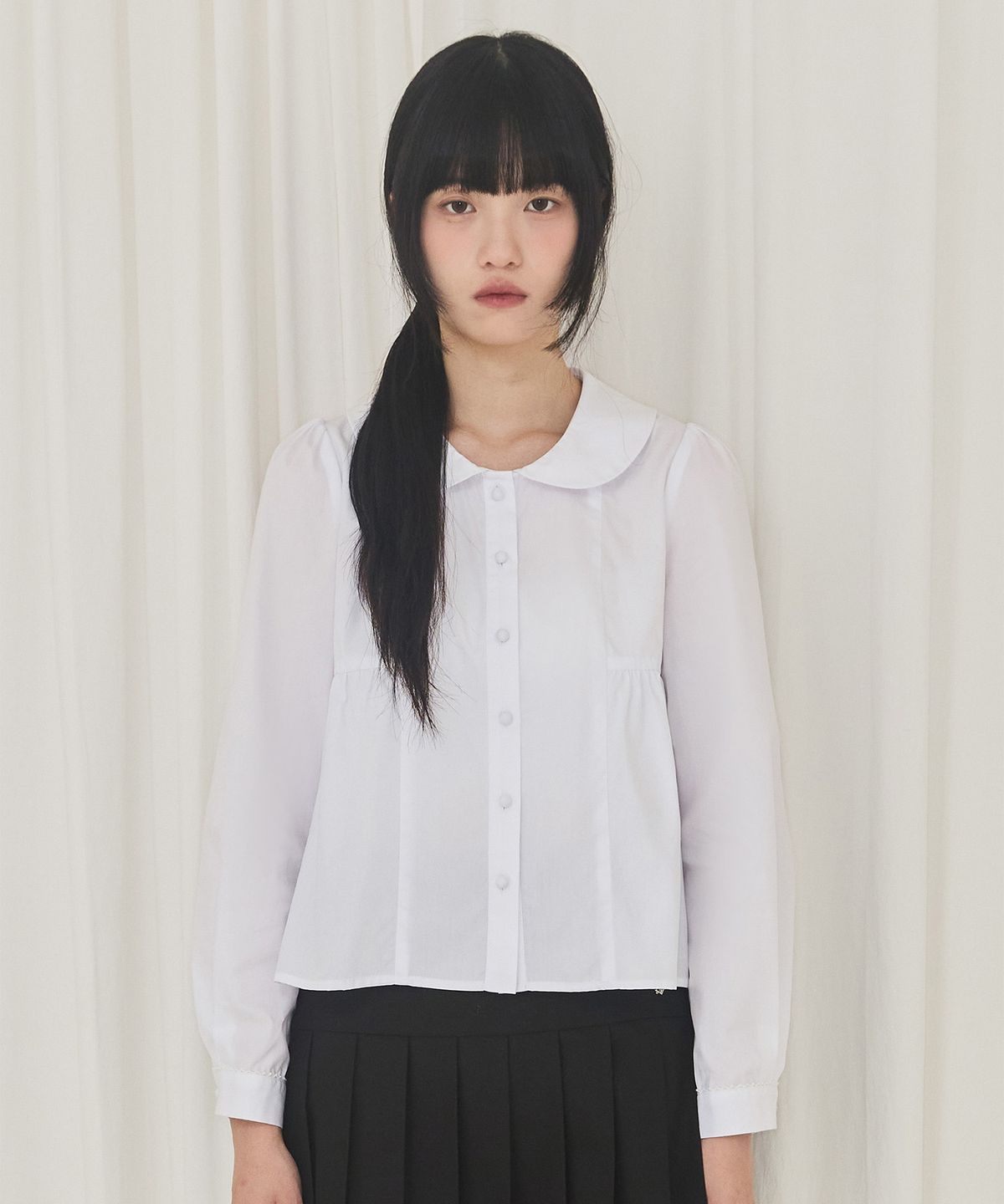 알키알카(ALKI ALKA) Round Collar Shirring Blouse (White)