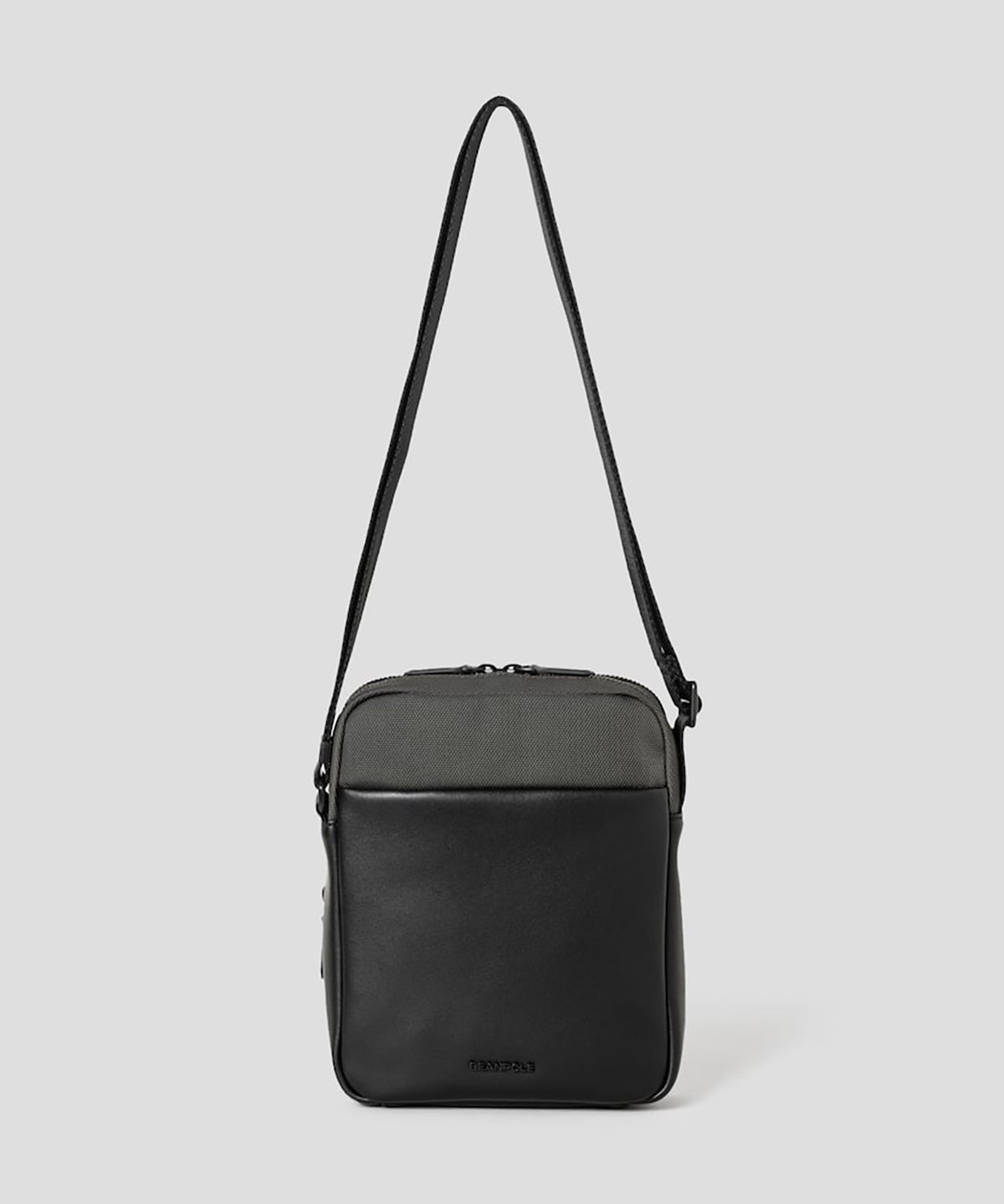 빈폴 액세서리(BEANPOLE ACCESSORY) 커뮤터 세로 메신저  - 그레이