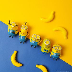 바나나에서 낮잠자는 미니언즈