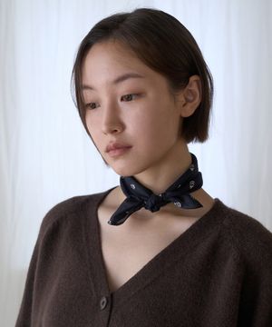 Casual Point Scarf (Black)