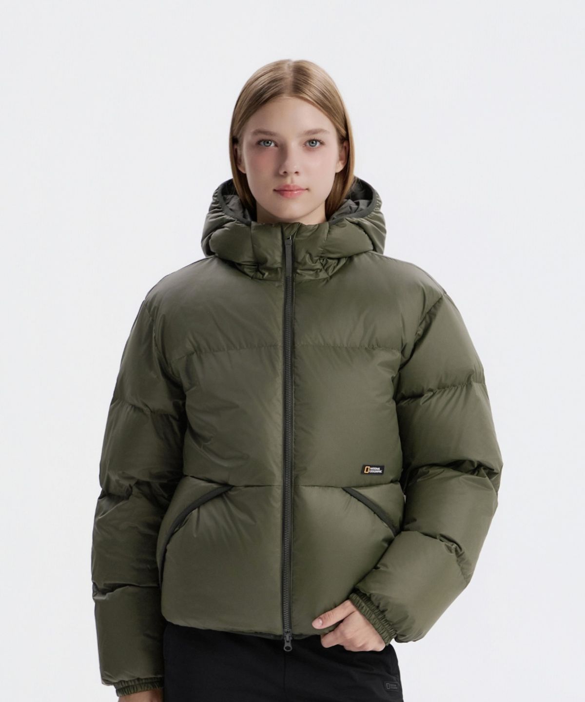 내셔널지오그래픽(NATIONALGEOGRAPHIC) N254UDW902 타이라 후드 덕다운 점퍼 OLIVE KHAKI